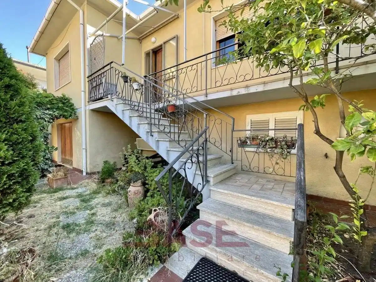 Villa in vendita a Cecina