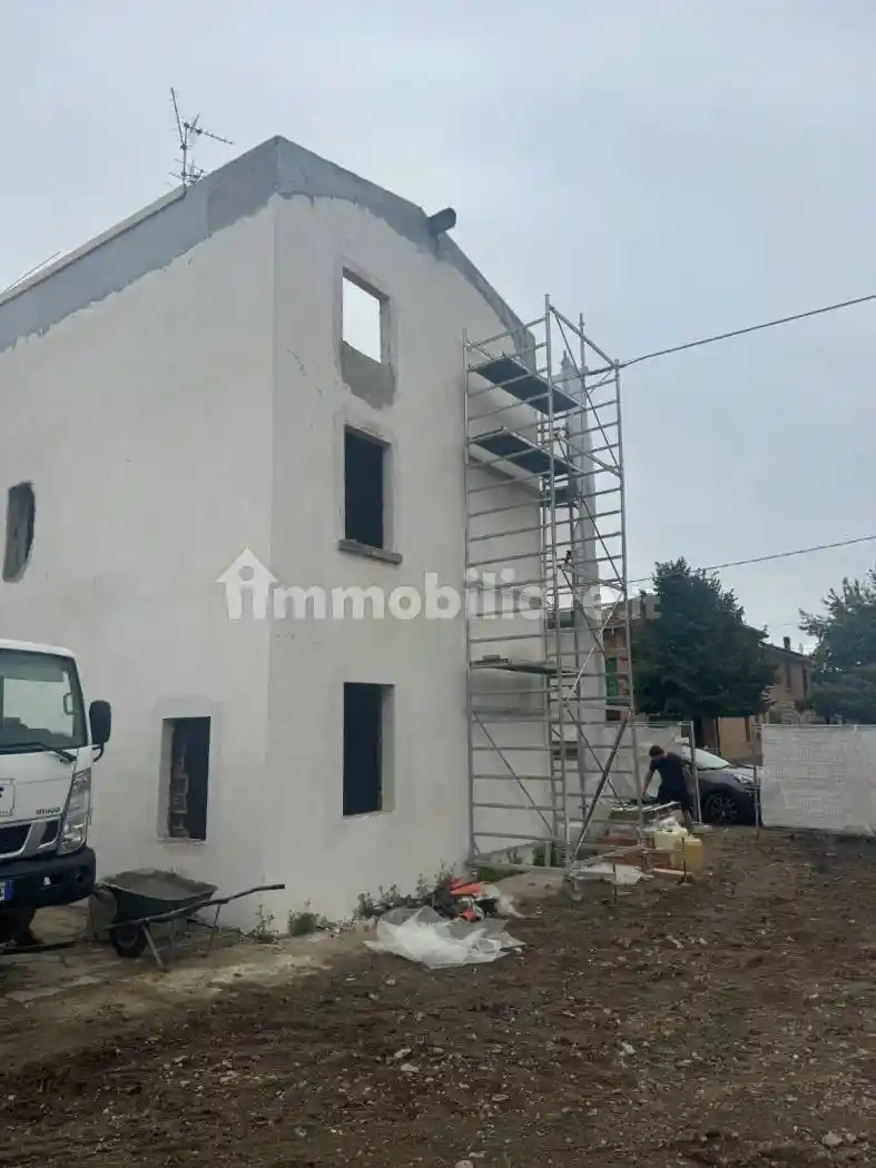 Casa indipendente in vendita a Castelnovo di Sotto