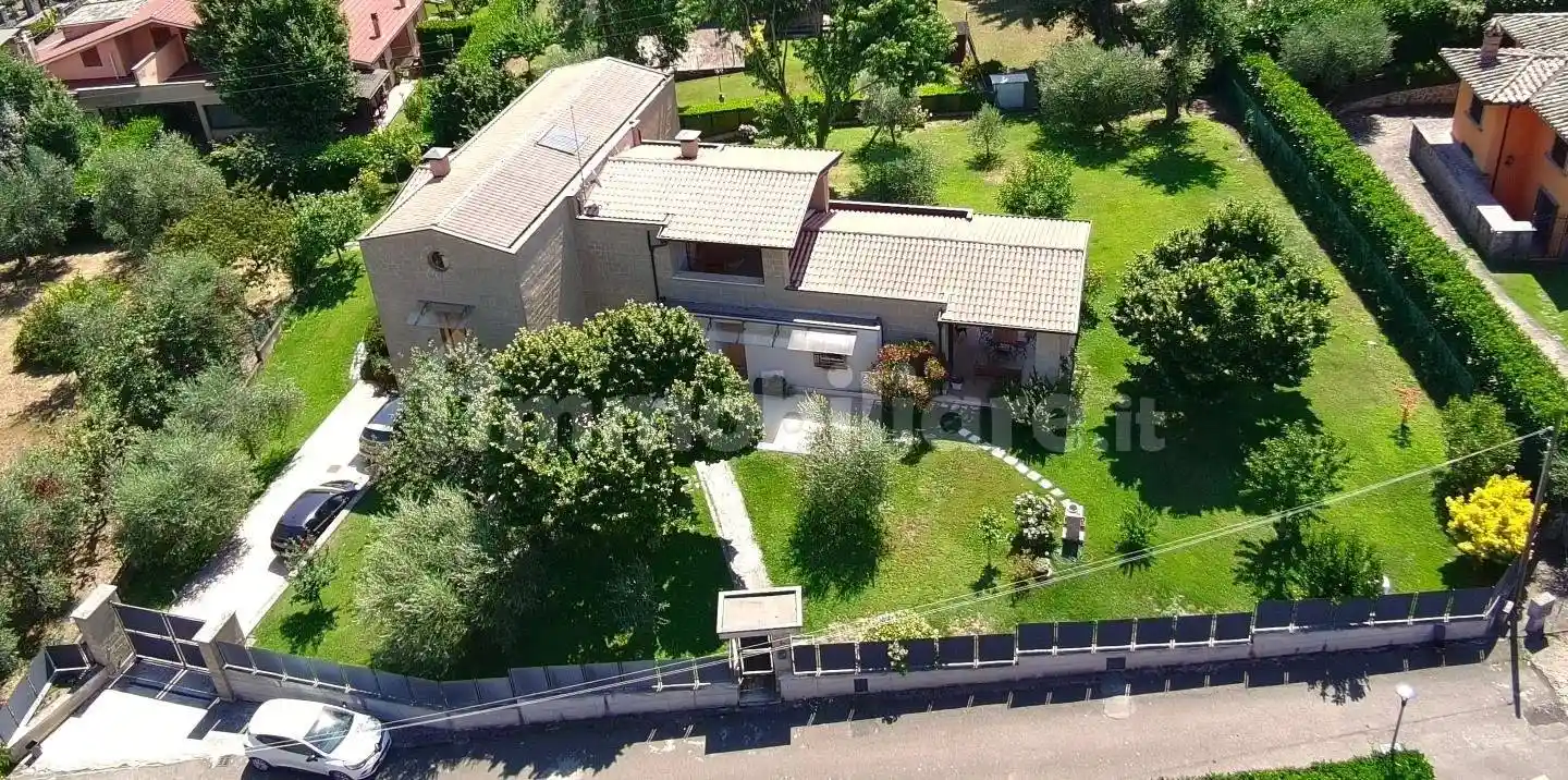 Villa in vendita a Soriano nel Cimino