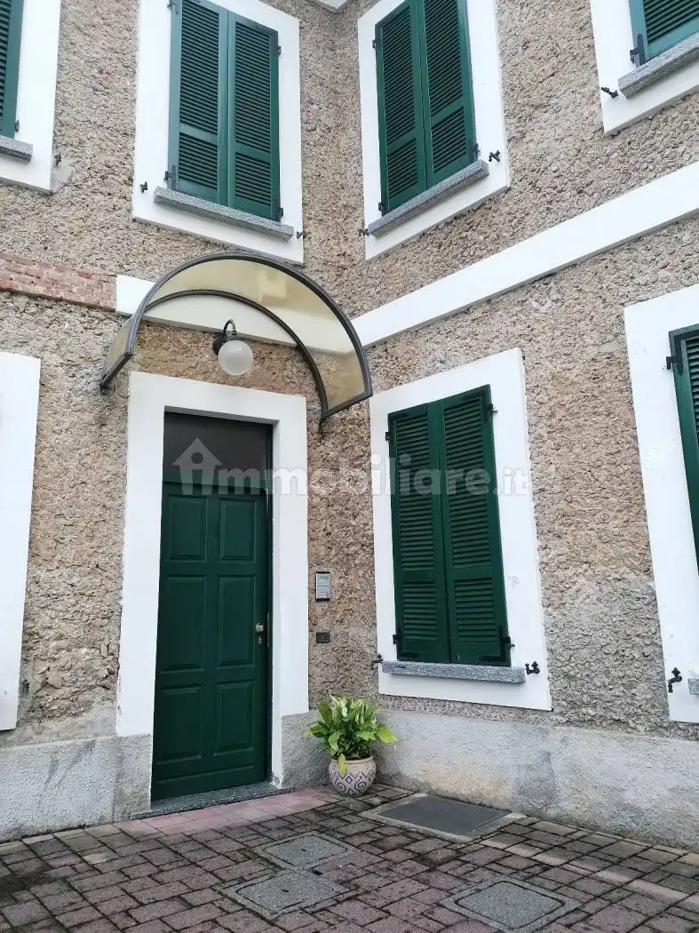 Trilocale via Regina Margherita 17, Cascine, Biassono