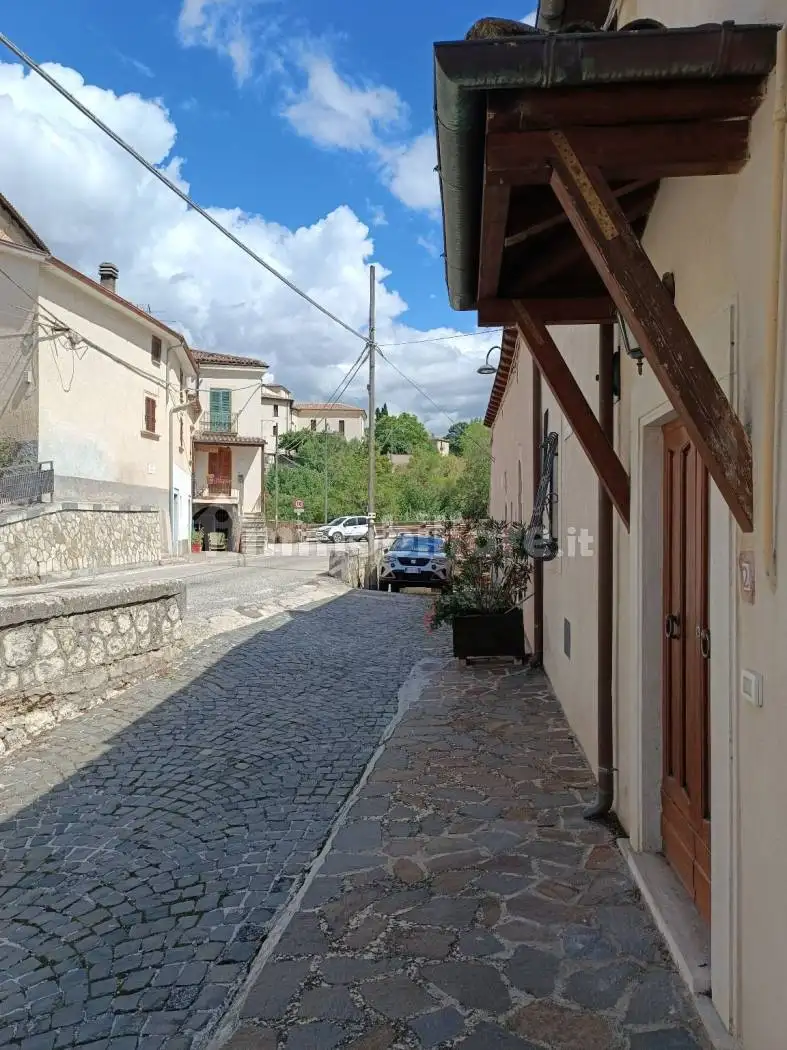 Quadrilocale via della Vittoria 2, Beffi, Acciano