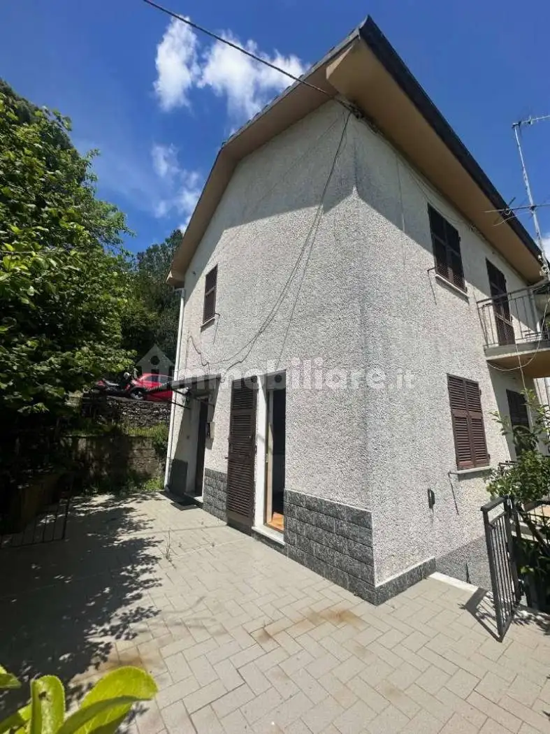 Casa indipendente in vendita a Lumarzo