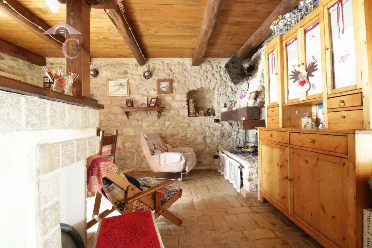 Casa indipendente in vendita a Montecastrilli