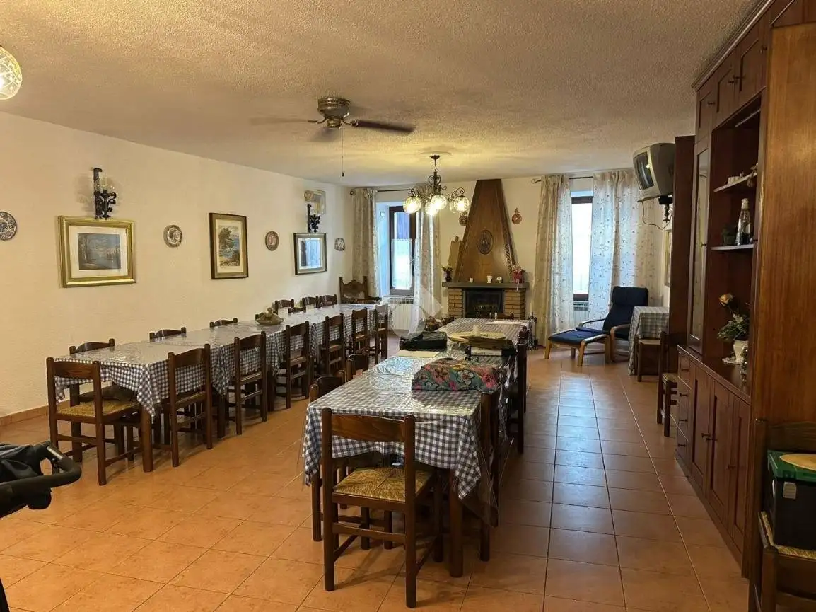 Palazzo - Edificio in vendita a Angolo Terme