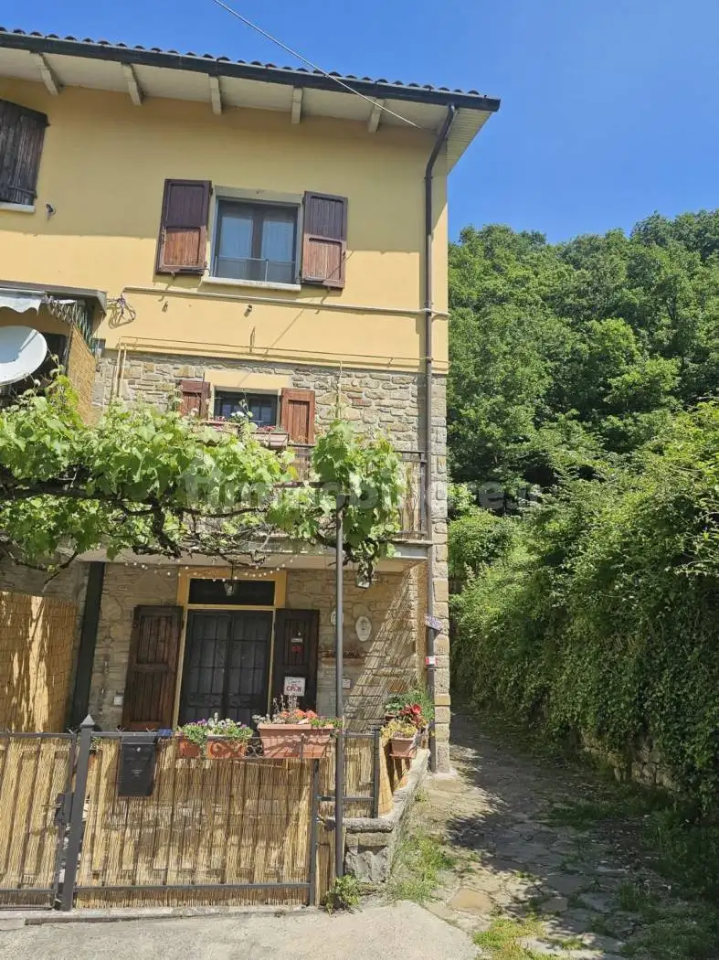 Casa indipendente in vendita a San Benedetto Val di Sambro