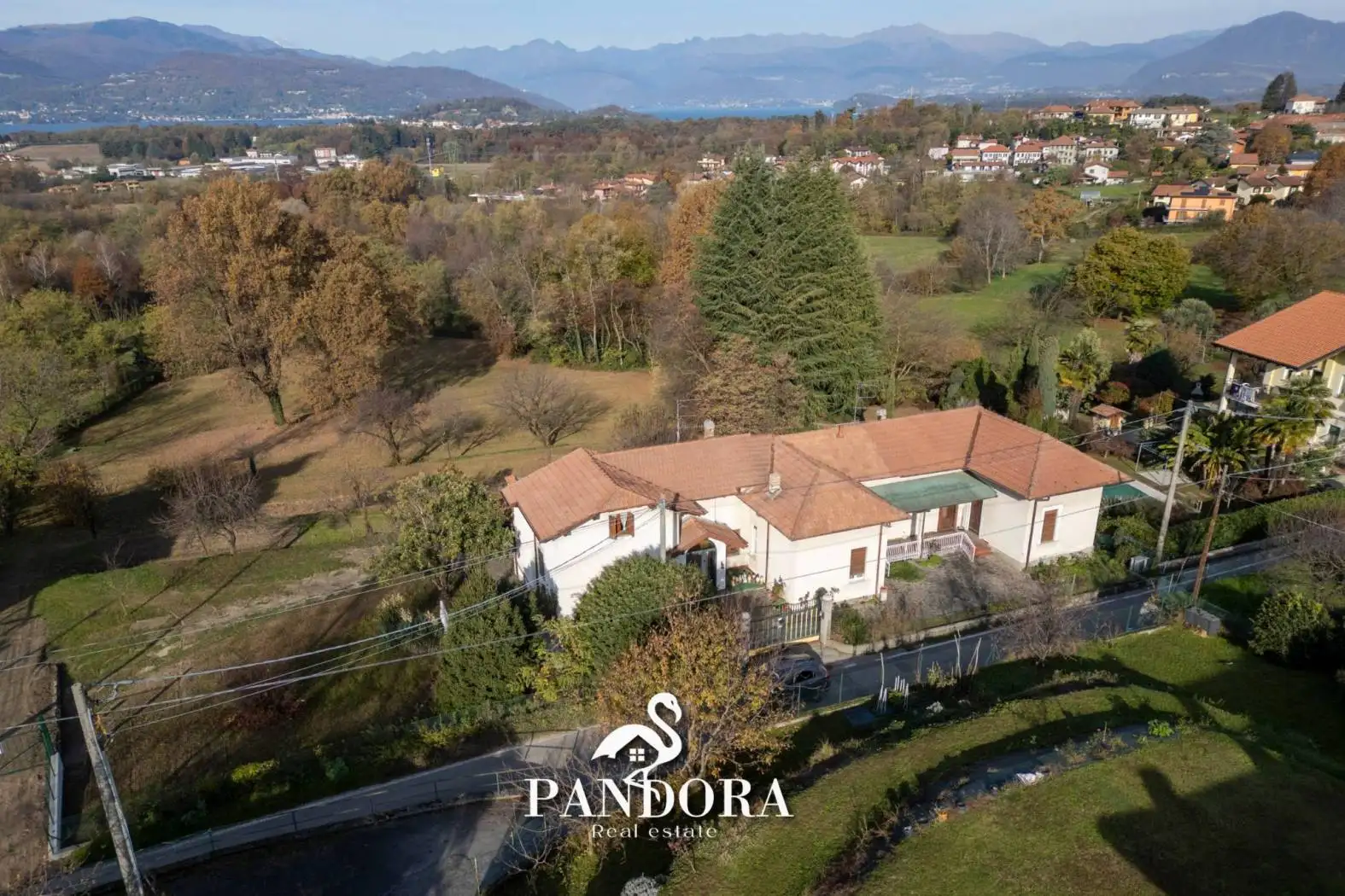 Villa in vendita a Cadrezzate con Osmate