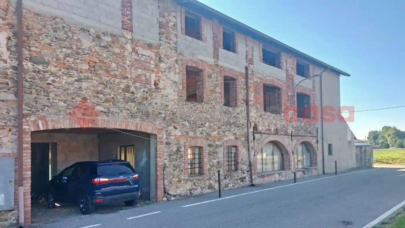 Rustico - Casale in vendita a Borgomanero