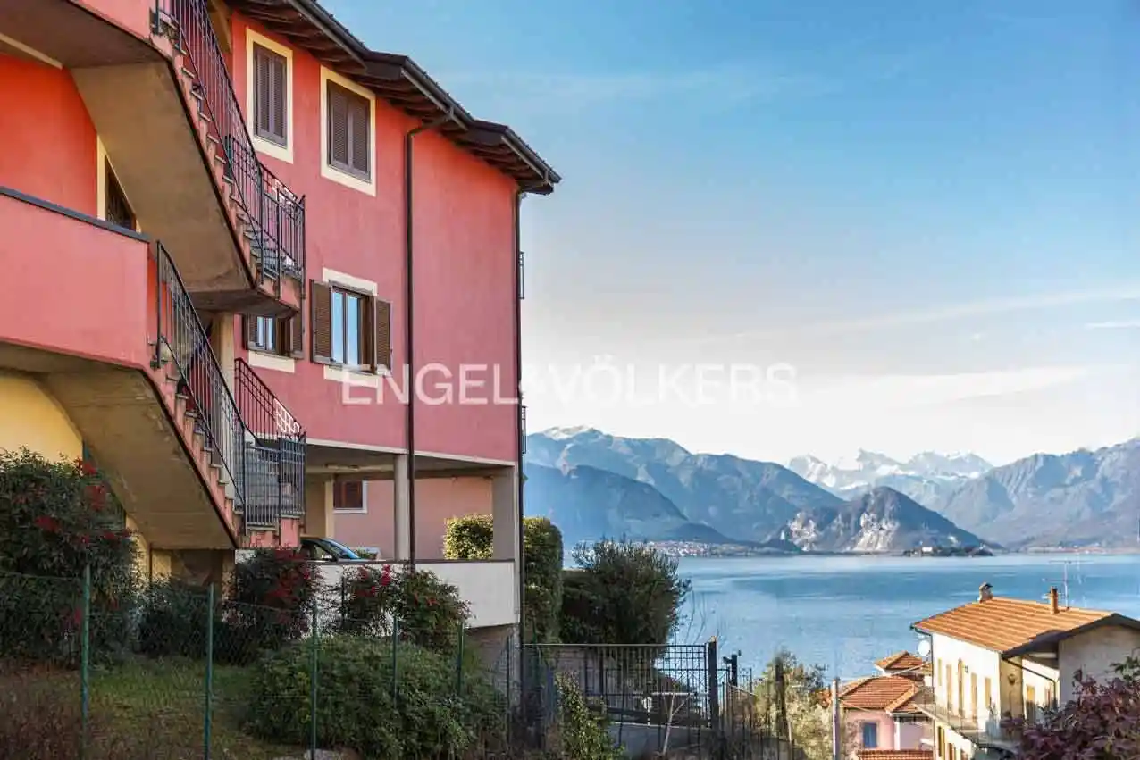 Appartamento in vendita a Leggiuno