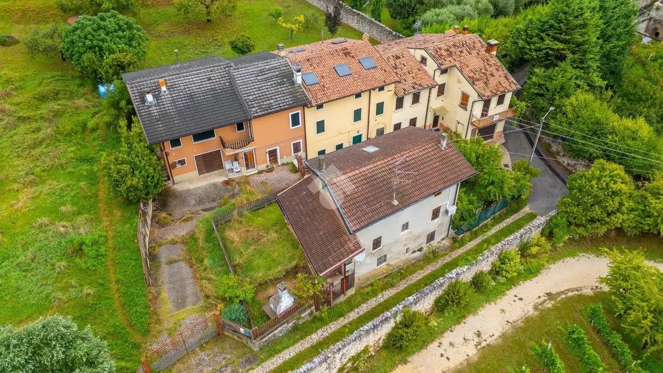Casa indipendente in vendita a Verona