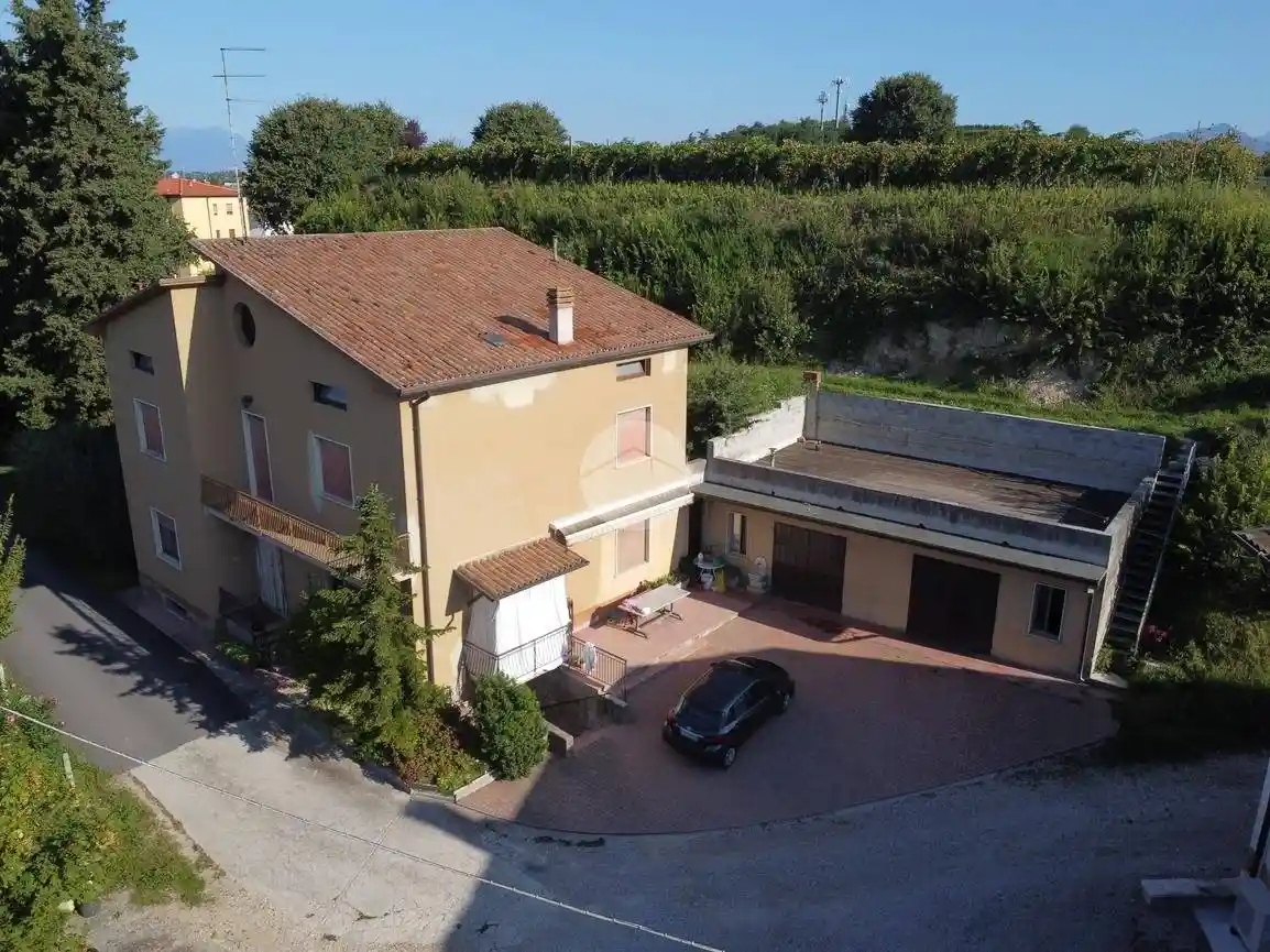 Villa in vendita a Castelnuovo del Garda