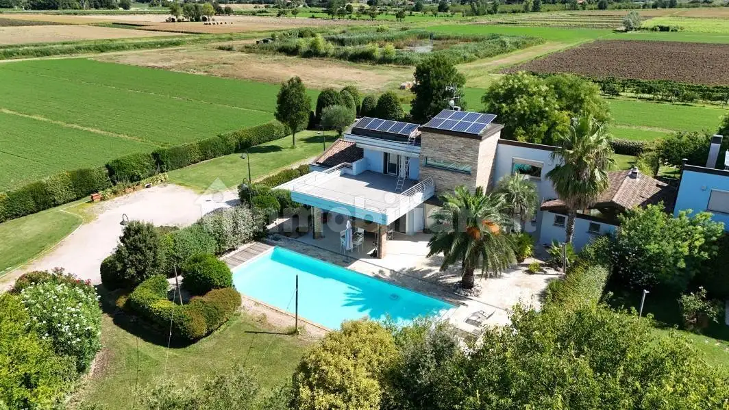Villa in vendita a Cesenatico