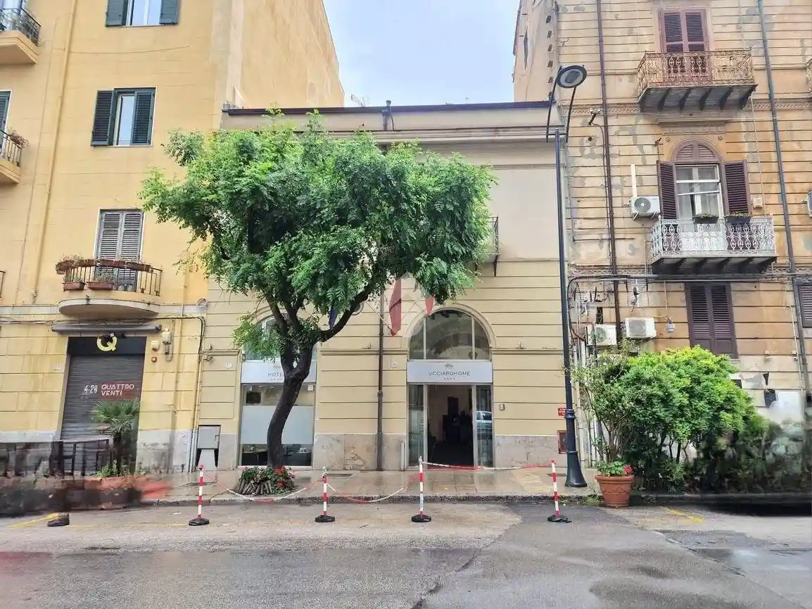 Palazzo - Edificio in vendita a Palermo
