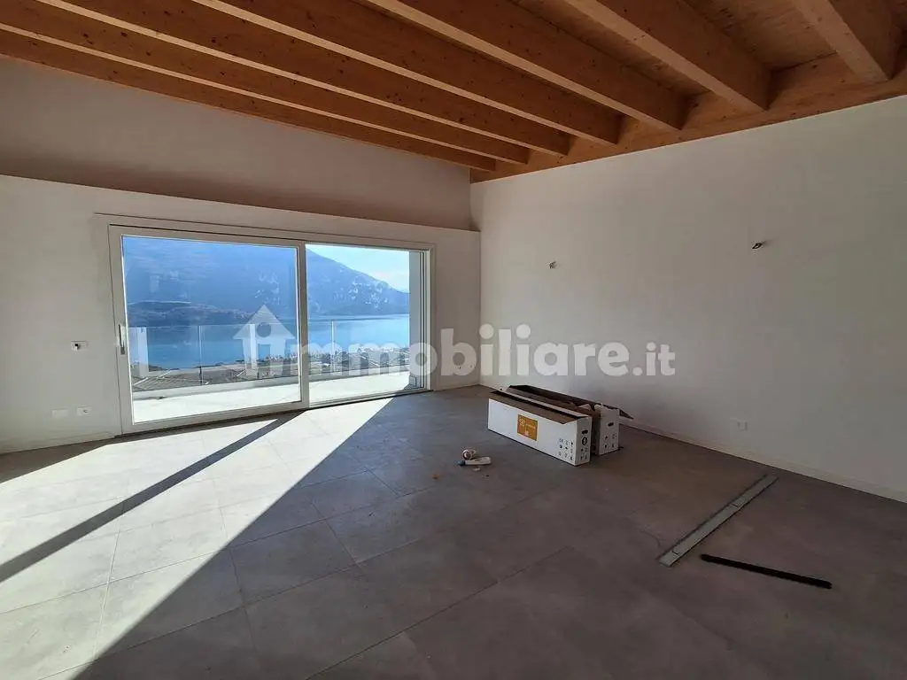 Trilocale via Giuseppe Garibaldi 35, Centro, Domaso - foto 3