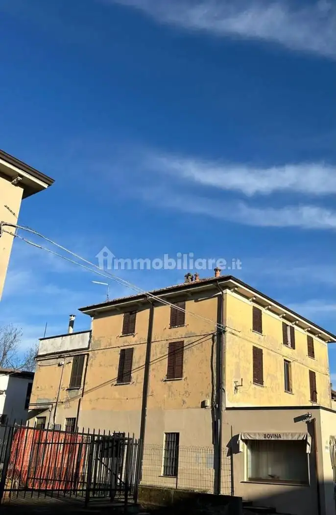 Palazzo - Edificio in vendita a Agazzano