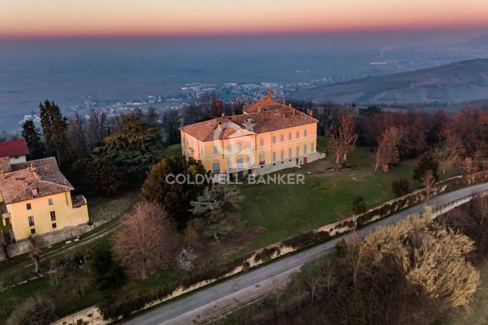 Palazzo - Edificio in vendita a Santa Giuletta