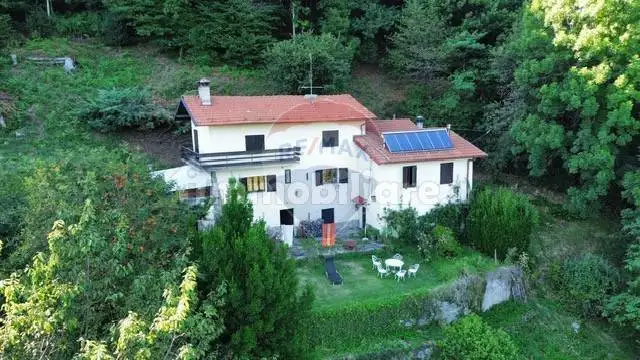 Casa indipendente in vendita a Agra