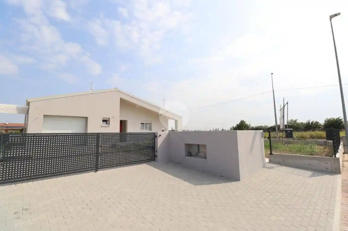 Villa unifamiliare via G. Perlasca, Castelbelforte - foto 2