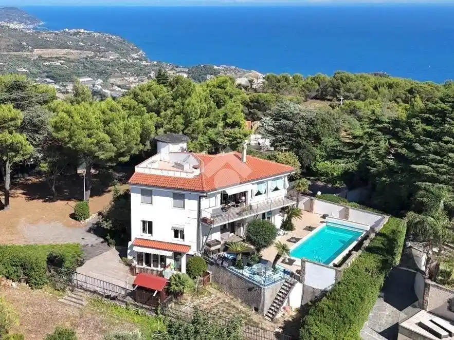 Villa in vendita a Cipressa