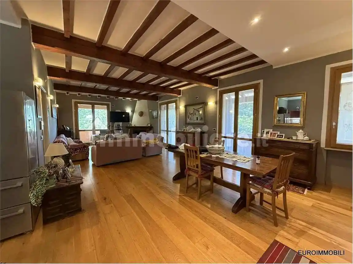 Villa in vendita a Traversetolo