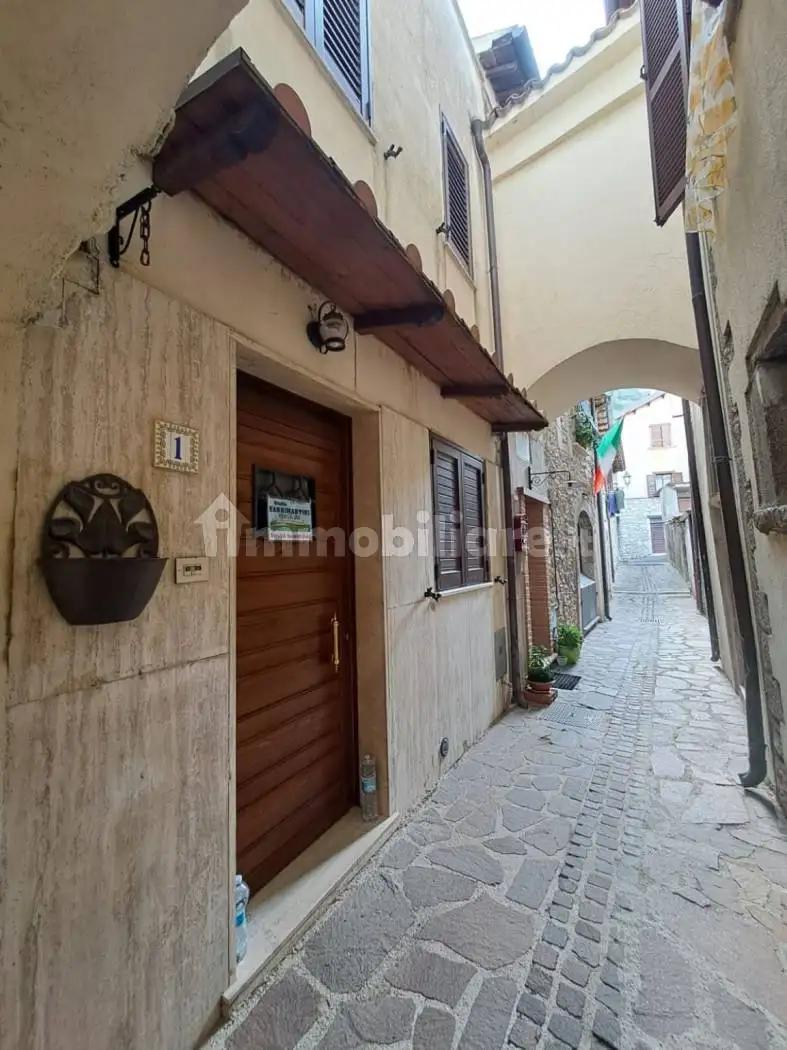 Palazzo - Edificio in vendita a Leonessa