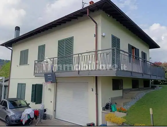 Appartamento in asta a Capiago Intimiano