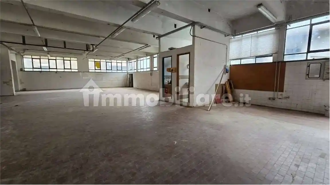 Palazzo - Edificio in vendita a Vergiate