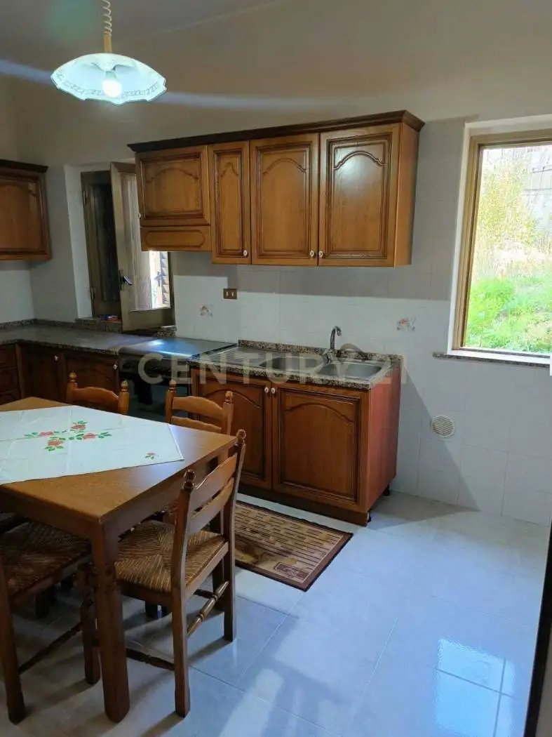 Trilocale via Umberto 182, Centro, Caronia - foto 2