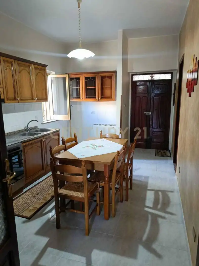 Trilocale via Umberto 182, Centro, Caronia - foto 3