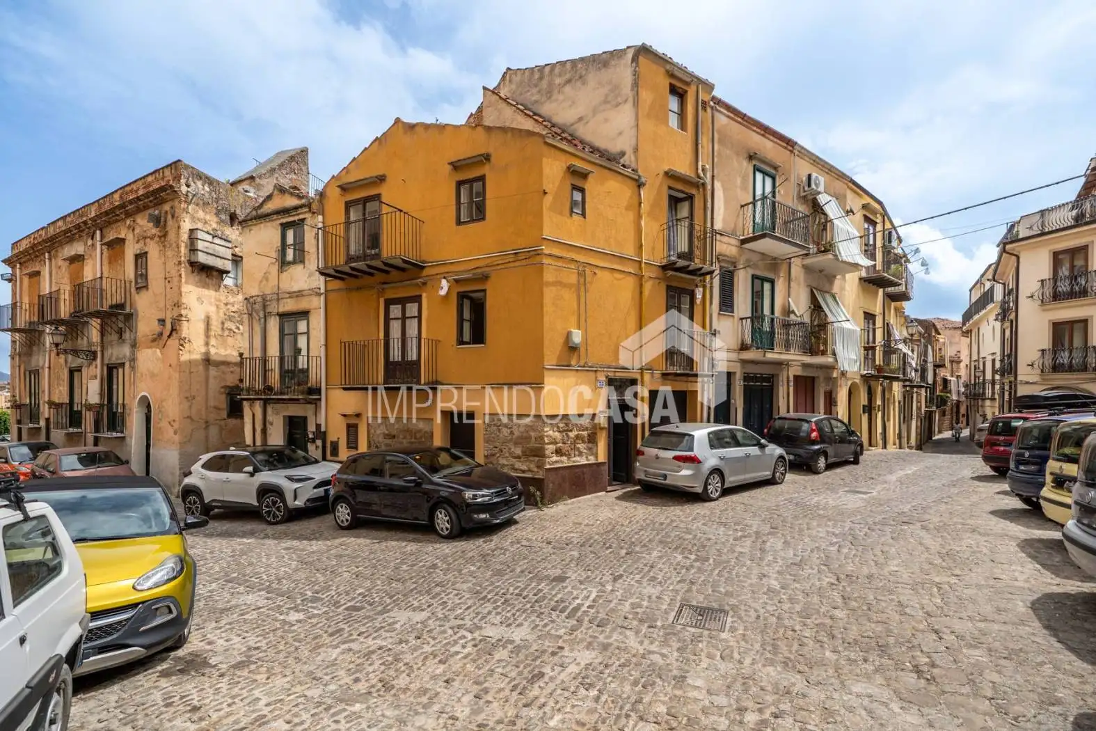 Palazzo - Edificio in vendita a Castelbuono