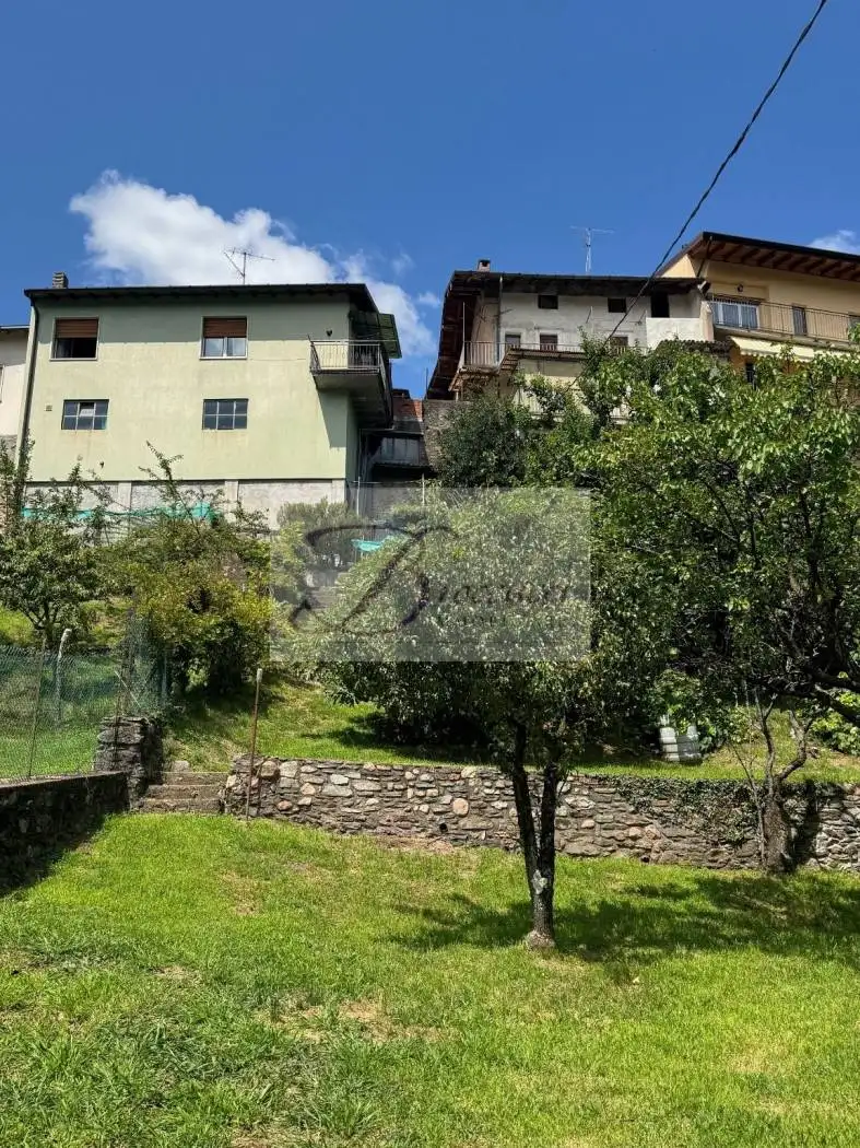 Casa indipendente in vendita a Cuasso al Monte