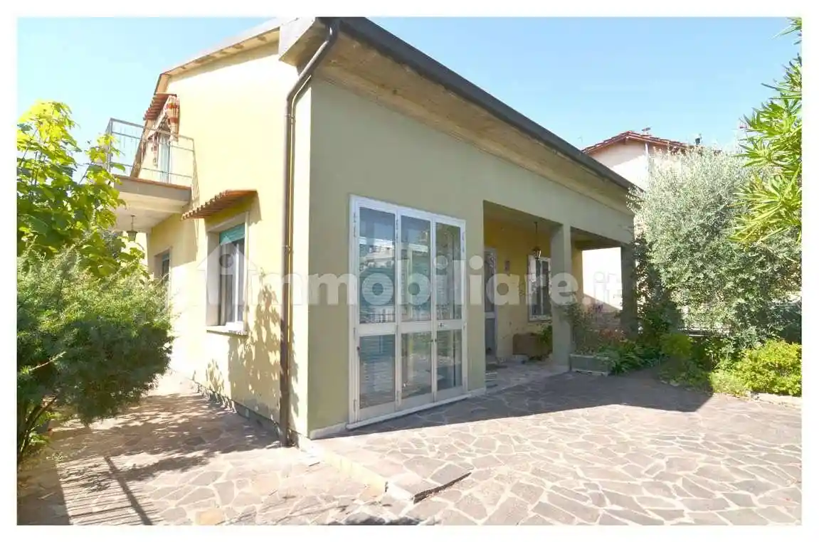 Villa in vendita a Montecatini-Terme