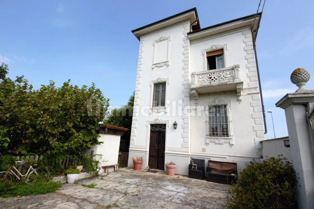 Villa in vendita a Palazzolo Vercellese
