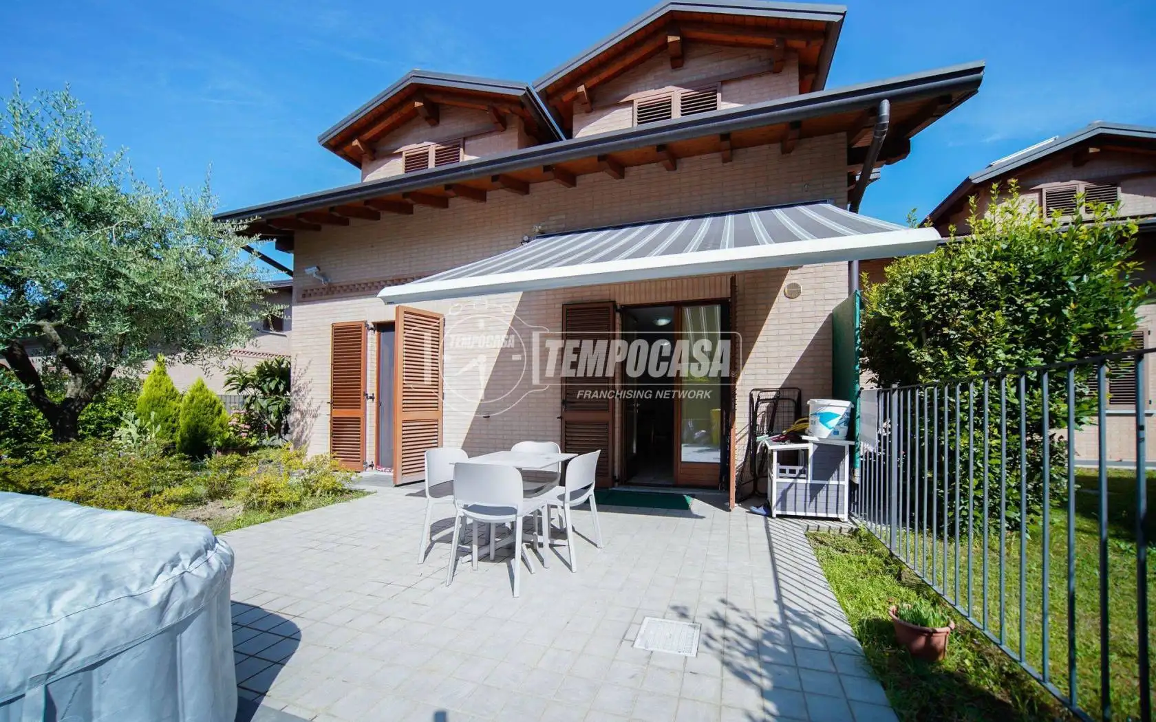 Villa in vendita a Buguggiate