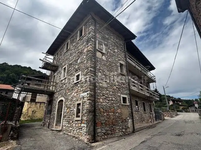 Casa indipendente in vendita a Cuasso al Monte