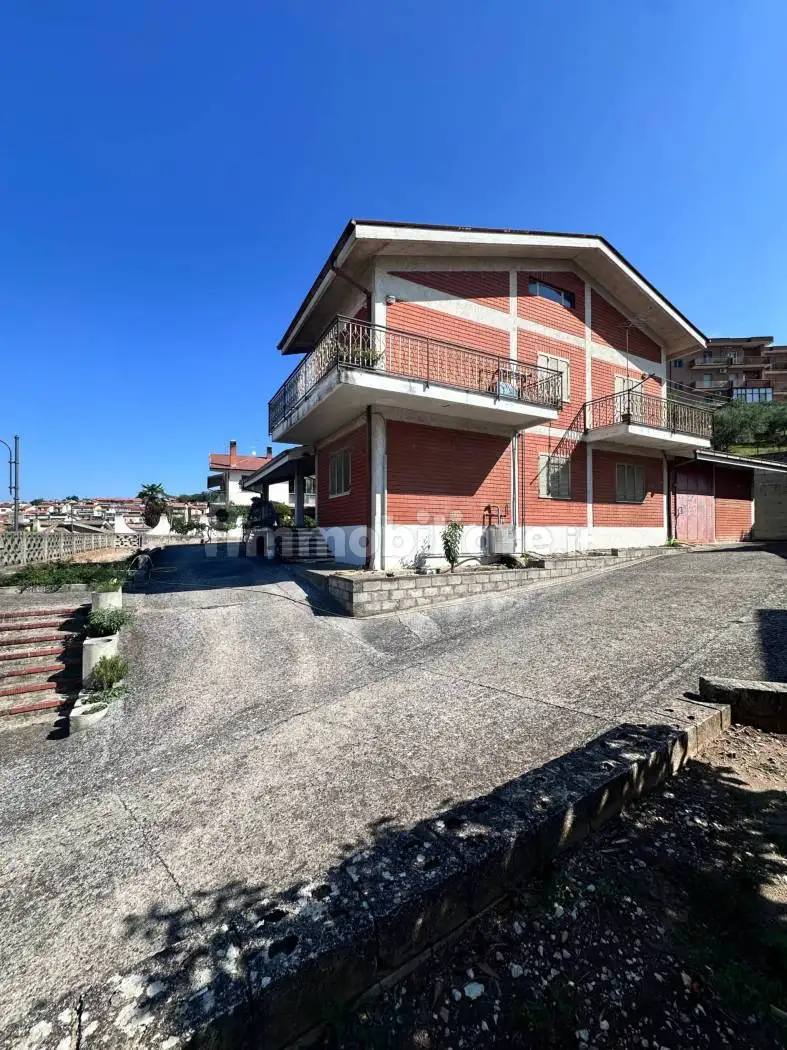 Villa in vendita a Fragneto Monforte