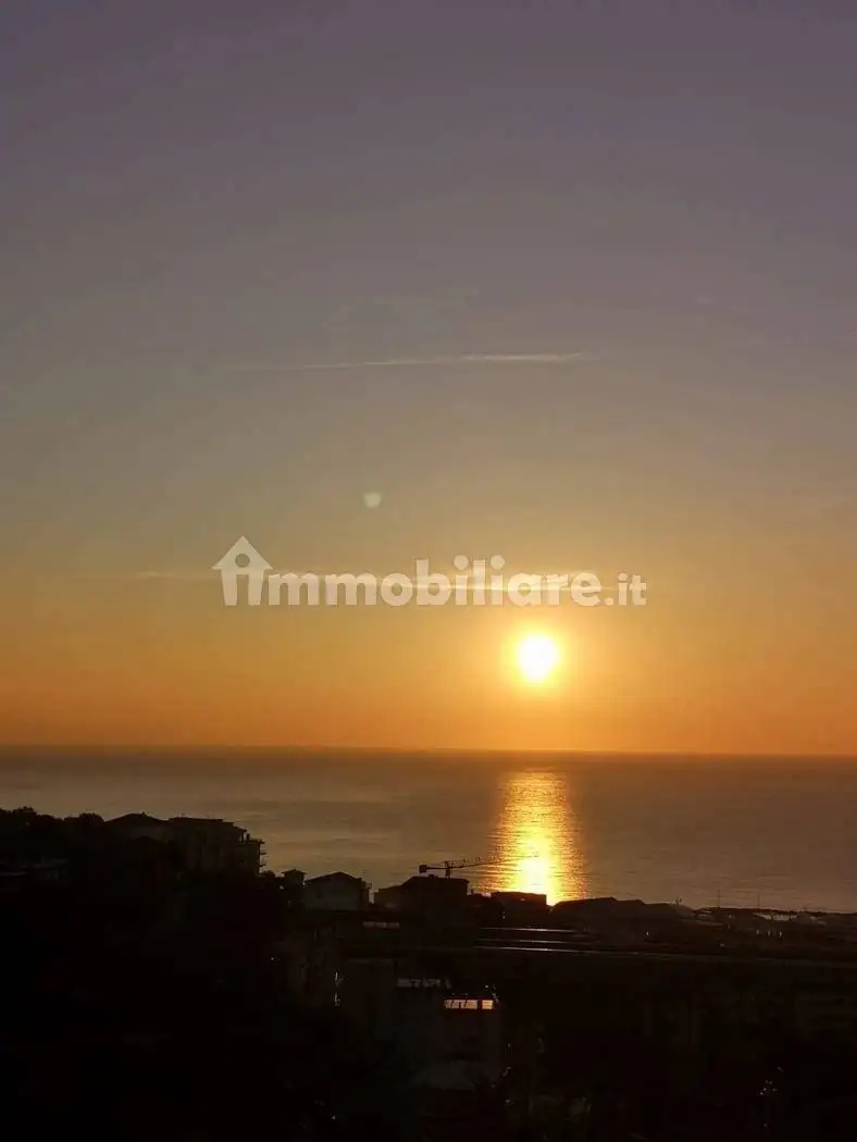 Appartamento in vendita a Varazze