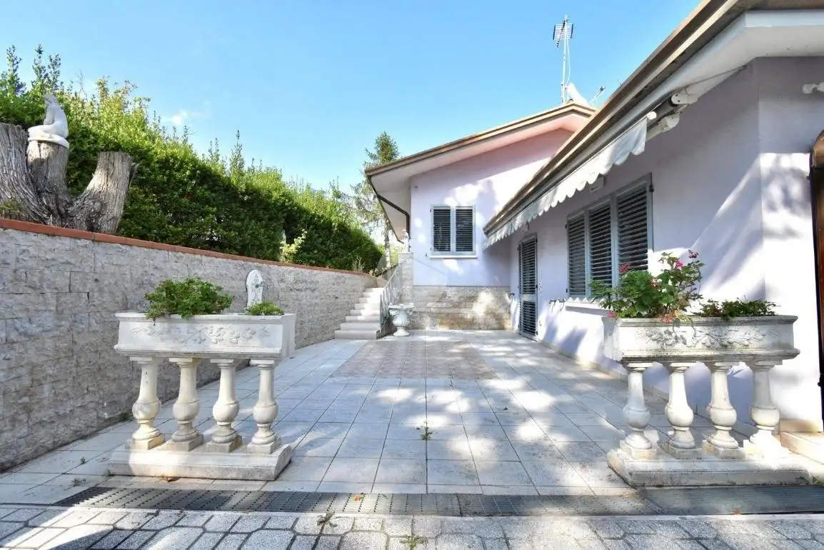 Villa in vendita a Borghi