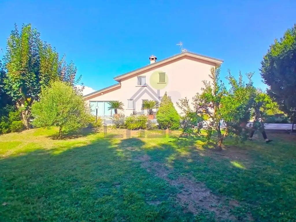 Villa in vendita a Corno Giovine