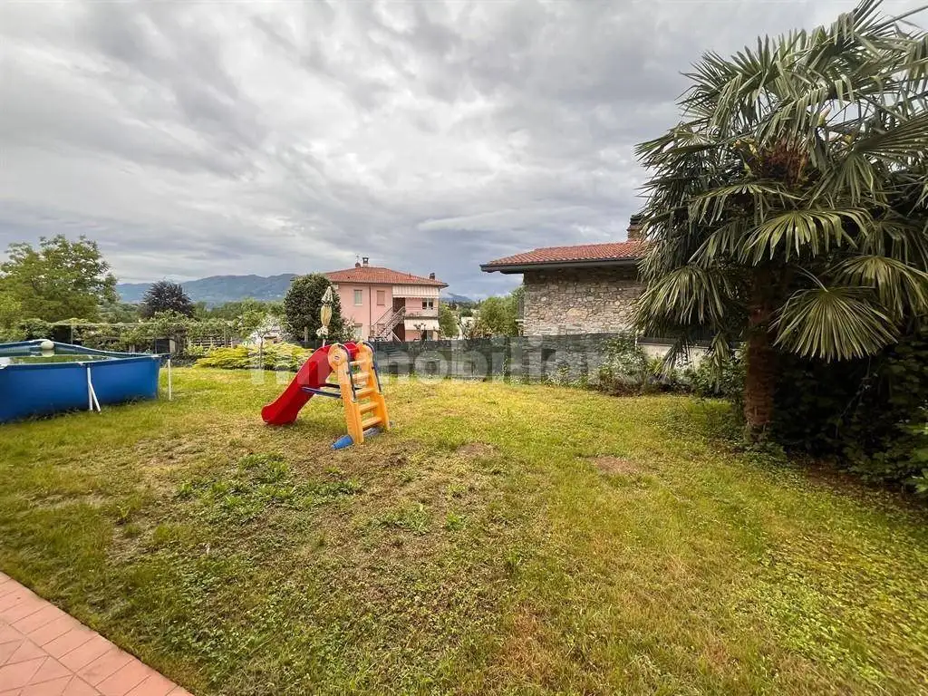 Trilocale via XXV Aprile 16A, Centro, Azzate - foto 2