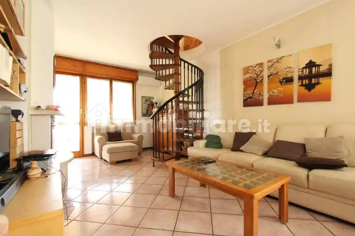 Appartamento via dei Glicini 2, Montorio, Verona - foto 2