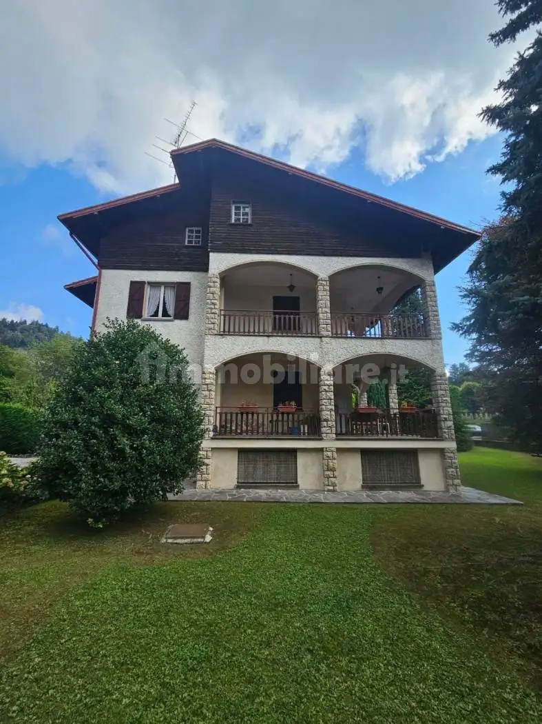 Villa in vendita a Magreglio