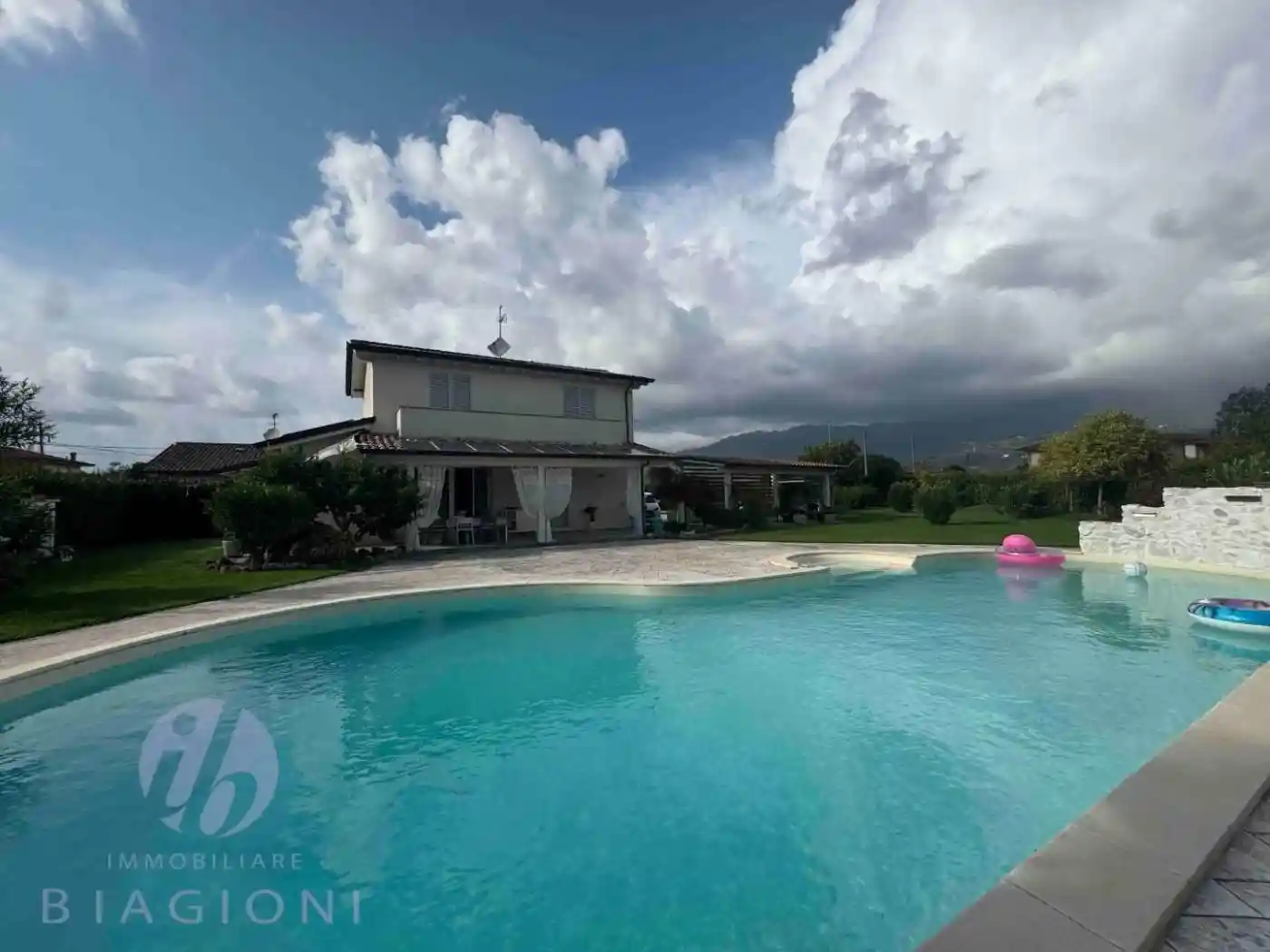 Villa in vendita a Camaiore