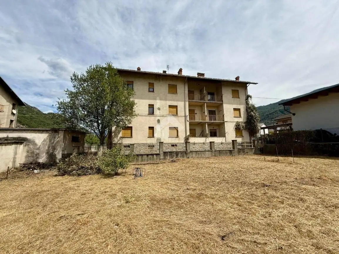 Palazzo - Edificio in vendita a Saint-Marcel