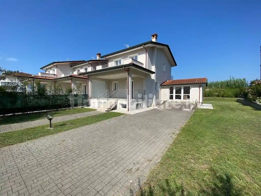 Villetta a schiera in vendita a Montignoso