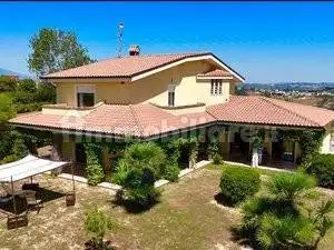 Villa in vendita a Roseto degli Abruzzi