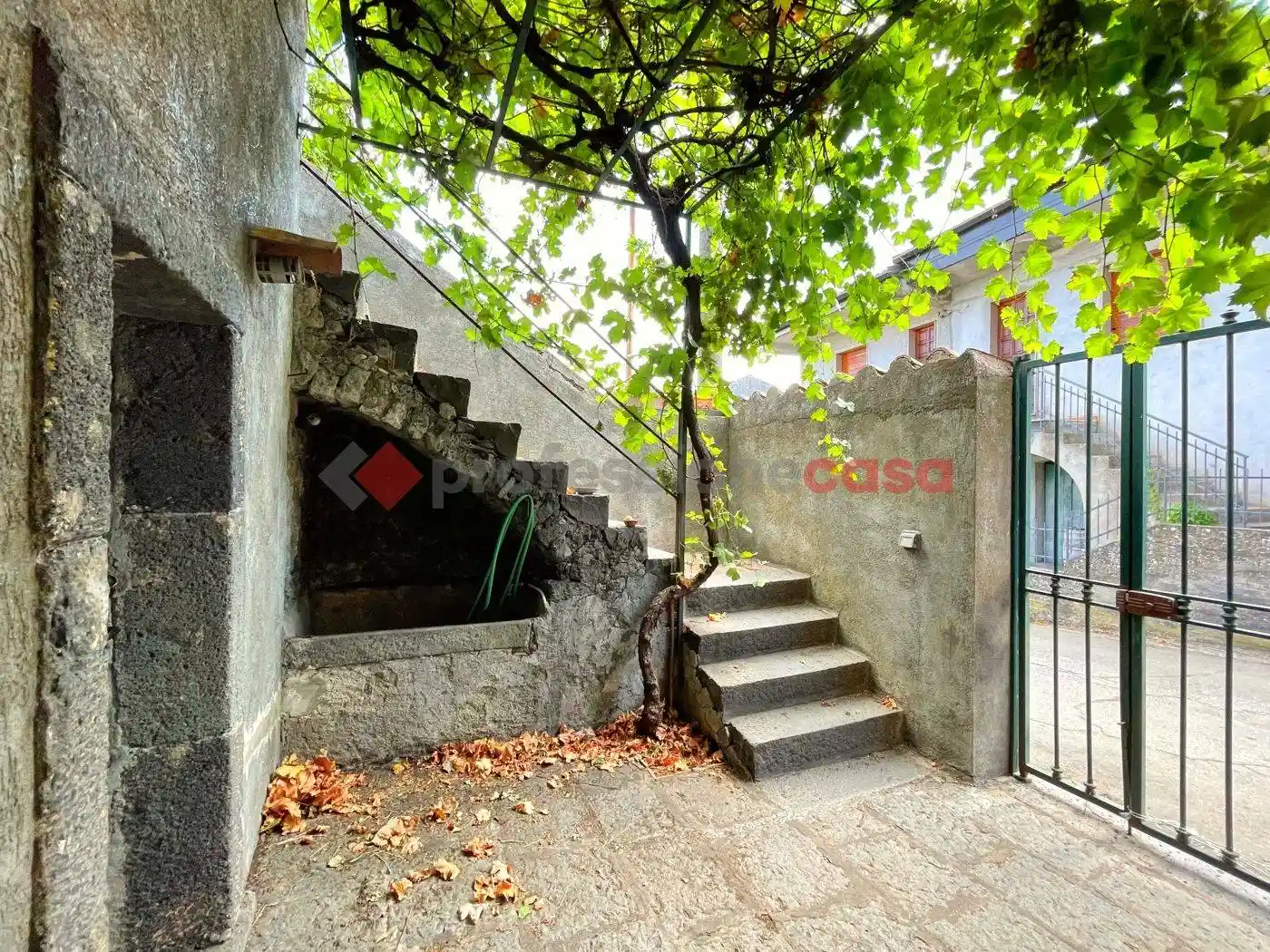 Terratetto unifamiliare via Mongibello, 2, Rovittello, Castiglione di Sicilia - foto 2