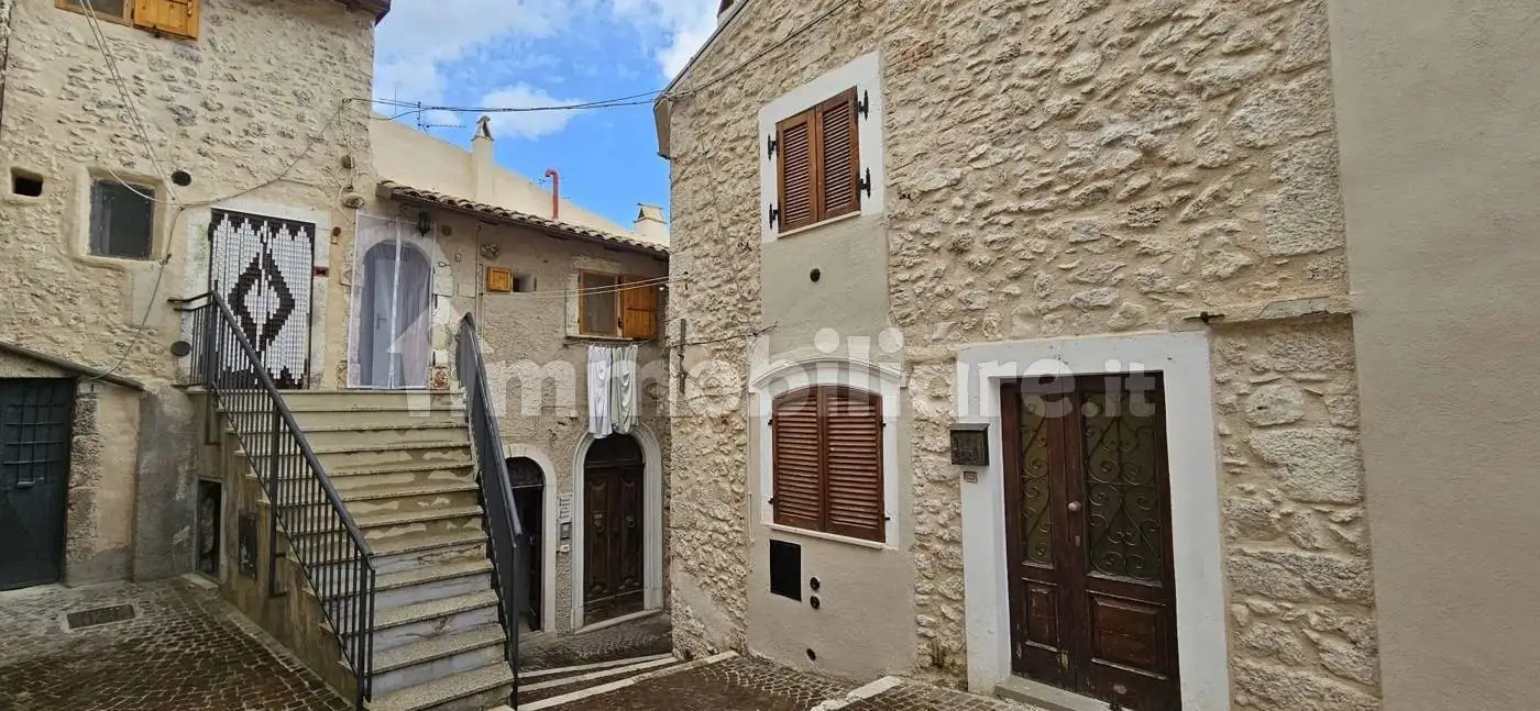 Quadrilocale via Rione Orientale, snc, Castel del Monte - foto 2