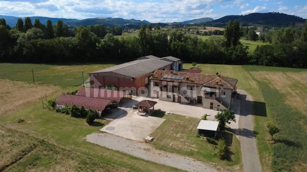 Rustico - Casale in vendita a Città di Castello