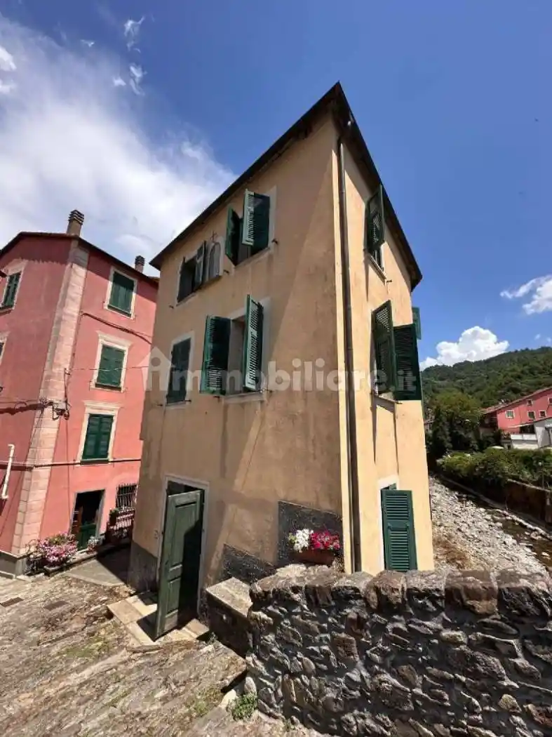 Casa indipendente in vendita a Varese Ligure