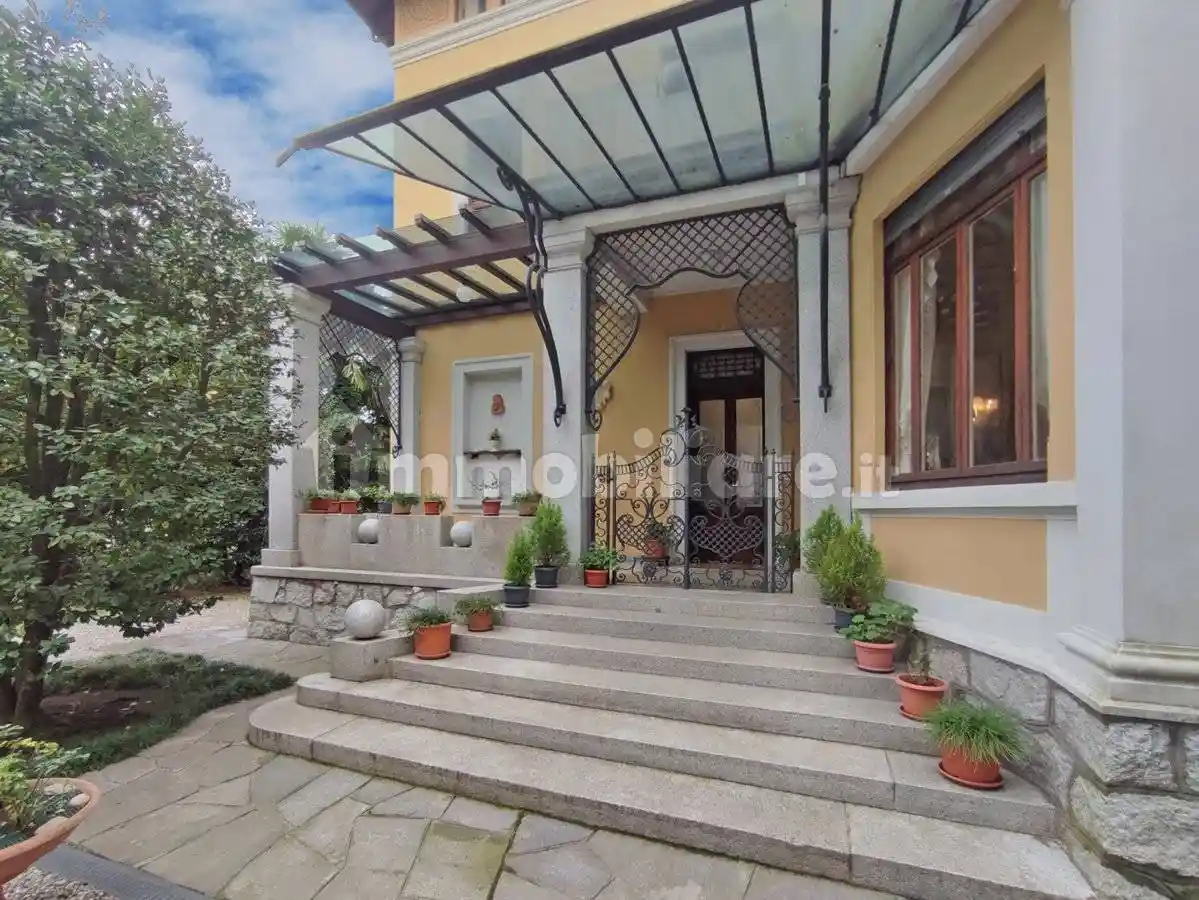 Villa in vendita a Lesa